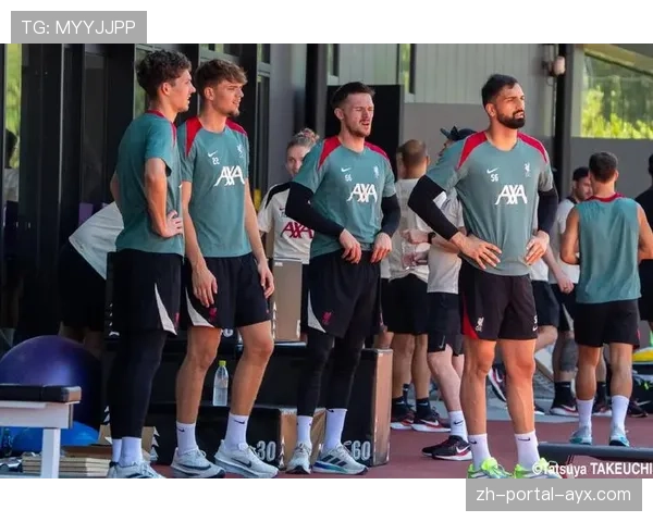 训练：多特蒙德公开训练课展示多种角球战术跑位