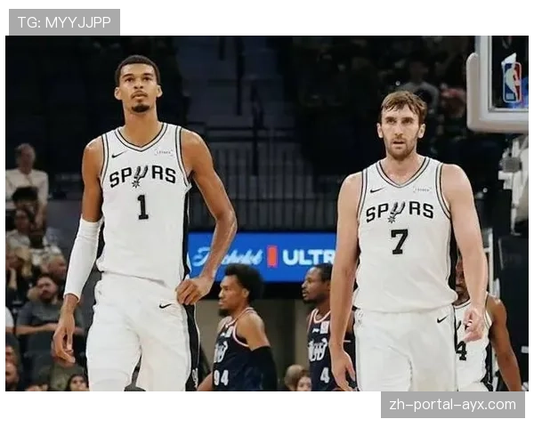 马刺主场致敬退役球衣的帕克,文班亚马赛中与其拥抱